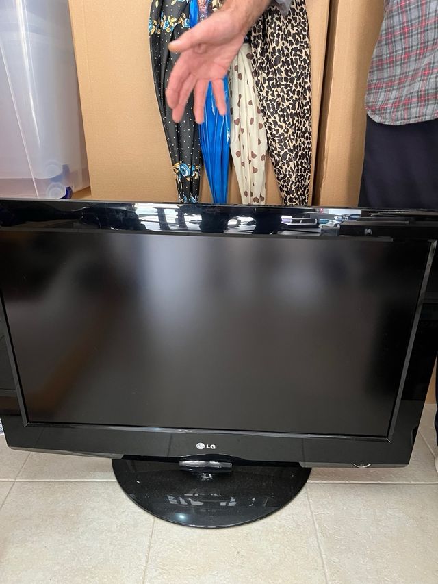 LG Monitor TV Negro/Rojo