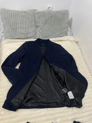 Traje azul TANATOPRAXIA 2 camisas blancas +1 pant