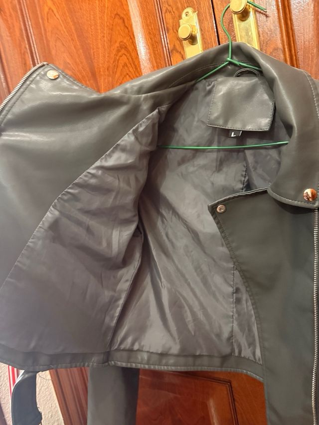 Chaqueta efecto piel Shein gris Talla L