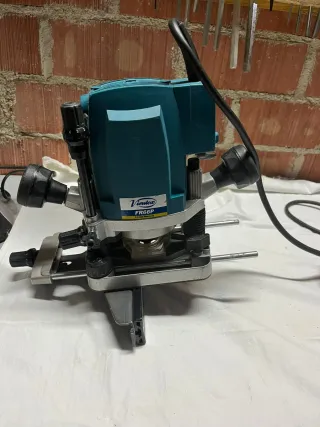 Fresadora Virutex FR66P + 12 fresas