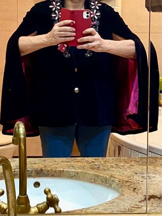 Capa corta terciopelo negro bordada flores