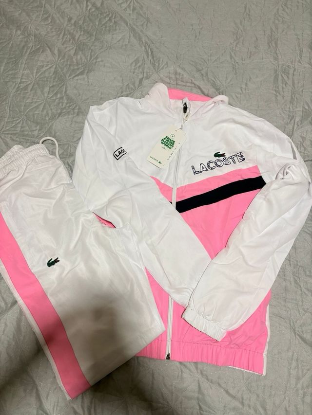 Conjunto deportivo Lacoste blanco y rosa