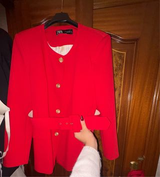 Blazer Zara Rojo con Cinturón
