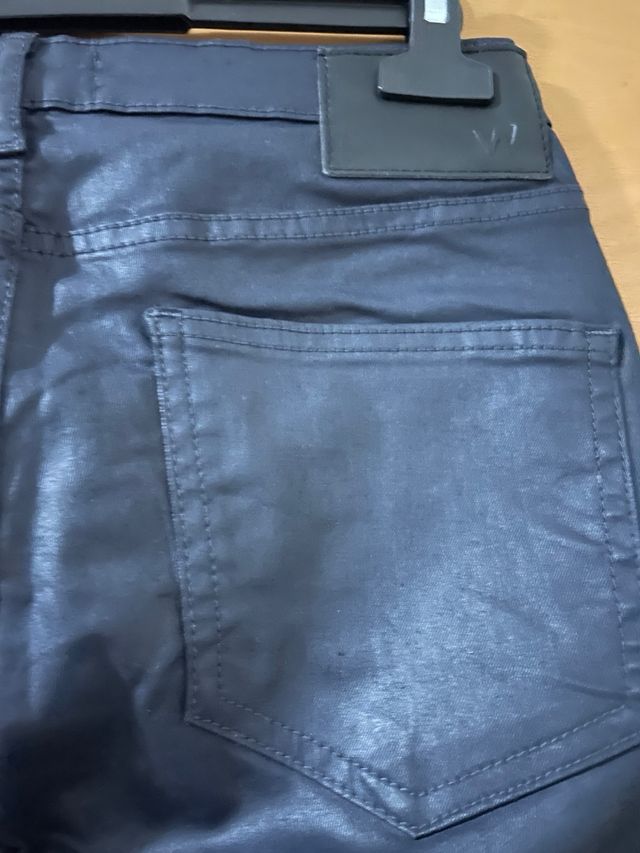 Pantalón efecto piel negro talla M