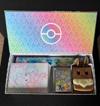 Scatola Pokemon Eevee Evoluzioni Prismatiche