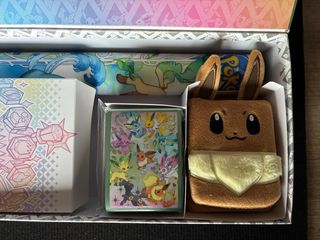 Scatola Pokemon Eevee Evoluzioni Prismatiche