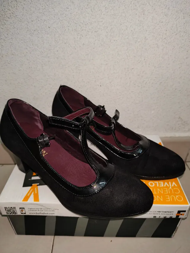 Zapatos tipo "Mery Jane". Marca: Hurlun