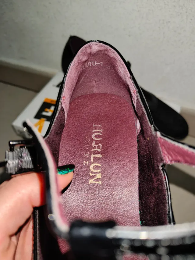 Zapatos tipo "Mery Jane". Marca: Hurlun