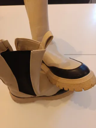 Botines beige y negros talla 39