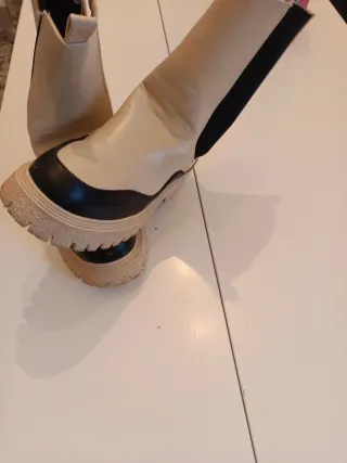 Botines beige y negros talla 39