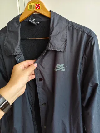 Chaqueta Nike SB Negra