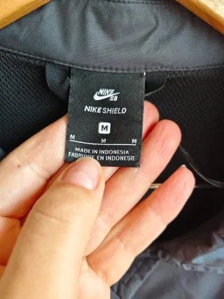 Chaqueta Nike SB Negra