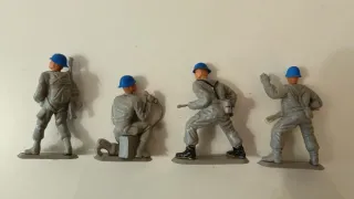 Lotto 4 soldatini vintage