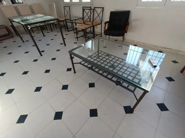 Tavolino in vetro e metallo