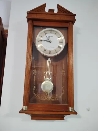 Reloj de péndulo Seiko de madera