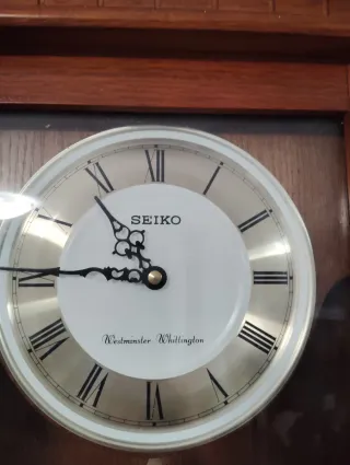 Reloj de péndulo Seiko de madera