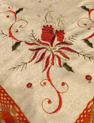 Tovaglia centrotavola ricamata