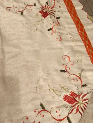 Tovaglia centrotavola ricamata
