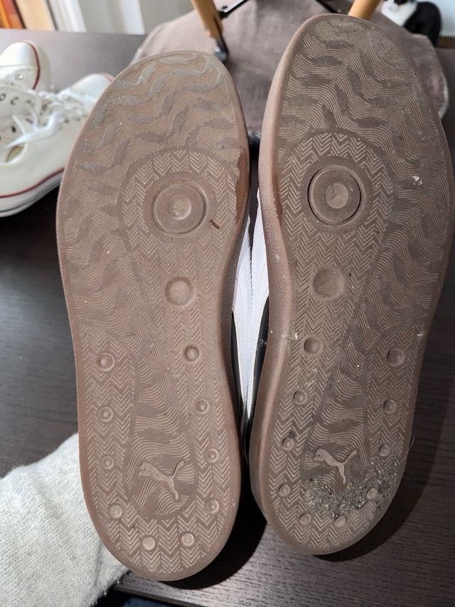 Zapatillas Puma Negras y Doradas