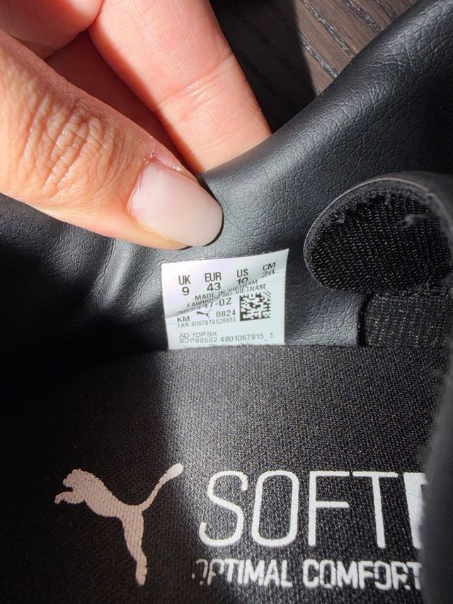 Zapatillas Puma Negras y Doradas