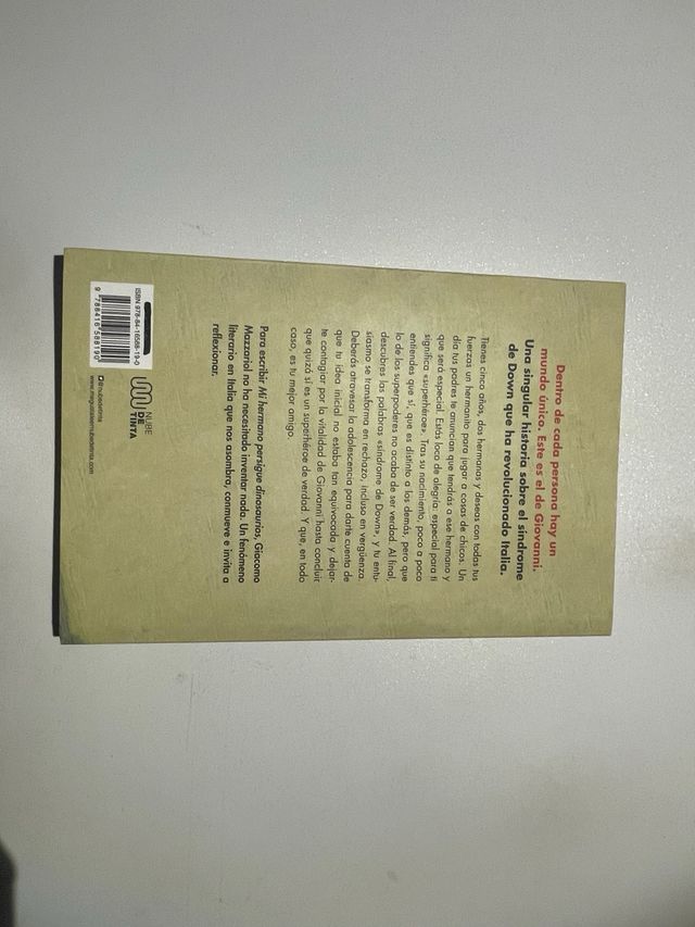 Mi hermano persigue dinosaurios