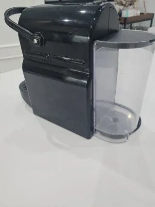 Cafetera Nespresso Negra