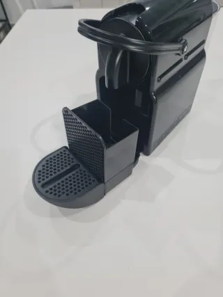 Cafetera Nespresso Negra