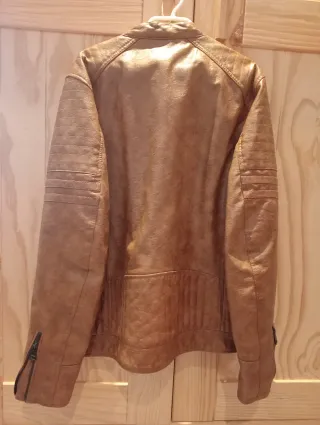 Chaqueta piel sintètica.