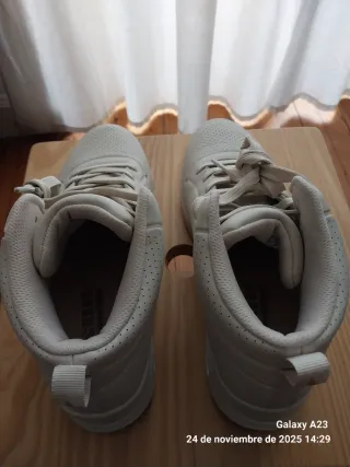 Zapatillas tipo bota Skechers Beige