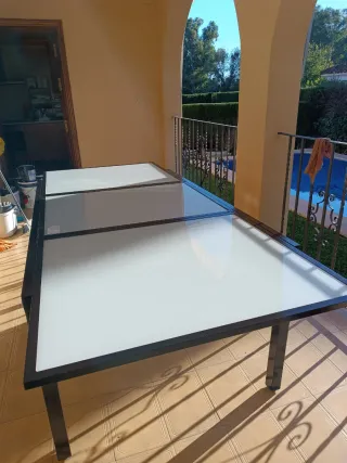 Tavolo estensibile in acciaio e cristallo