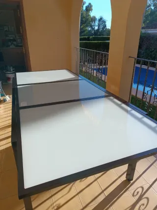 Tavolo estensibile in acciaio e cristallo