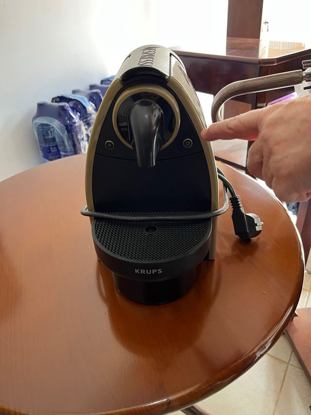 Cafetera Nespresso Krups Dorada