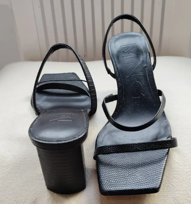 Sandalias tacón negras