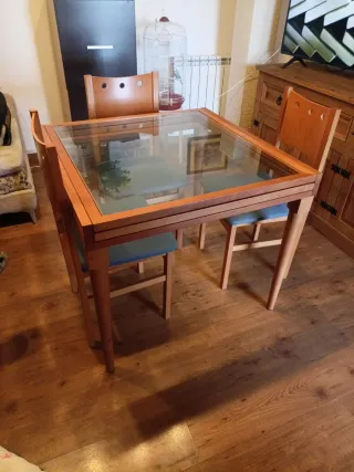 Mesa extensible con 4 sillas