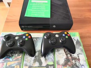 Xbox 360 Negra con 2 Mandos y Juegos