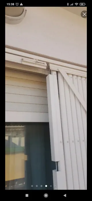 Reja balconera metálica blanca