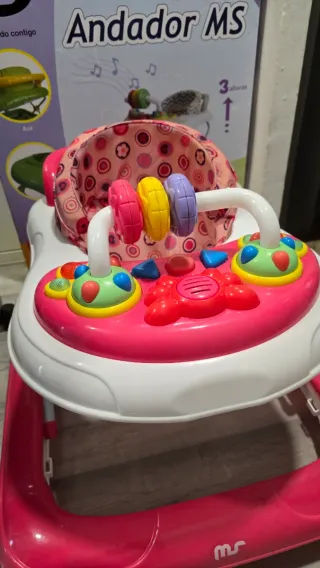 Andador bebé rosa con juguetes