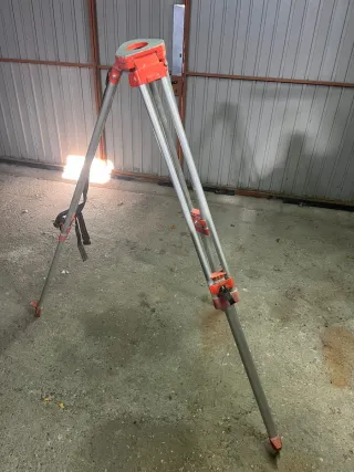 Trípode Topografía CST Berger