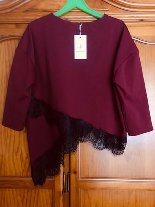 Blusa asimétrica encaje burdeos talla XL