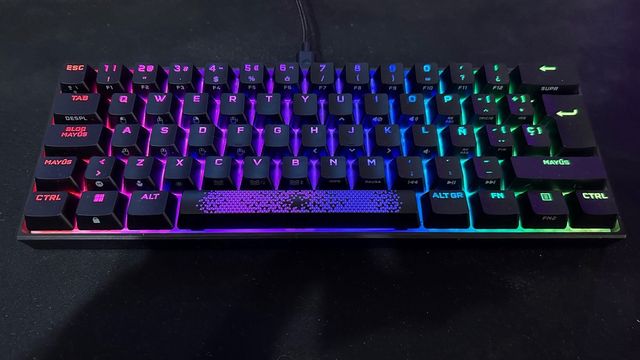 TECLADO CORSAIR K65 RGB MINI EN PERFECTO ESTADO
