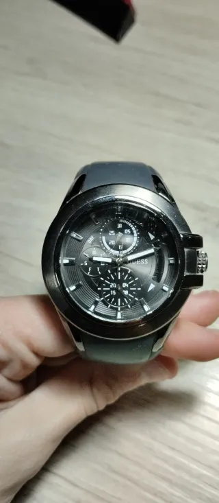 Reloj Guess Color Negro y Plateado