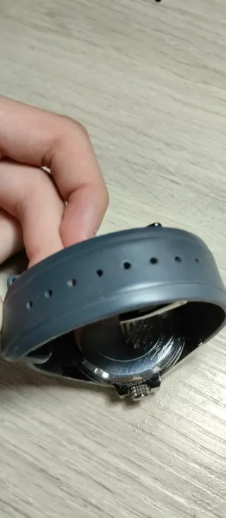 Reloj Guess Color Negro y Plateado