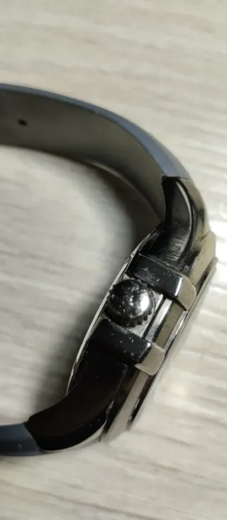 Reloj Guess Color Negro y Plateado