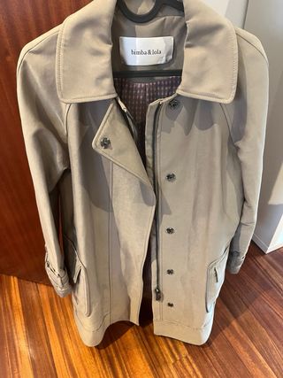 Gabardina Bimba y Lola Beige aunque  talla S,