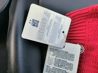 Moncler Cappello Rosso con Pompon