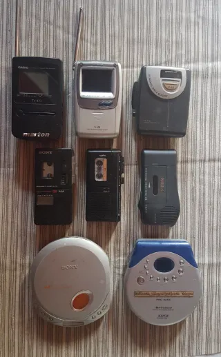 Lote de Electrónica Vintage: TV, Radios, Walkmans