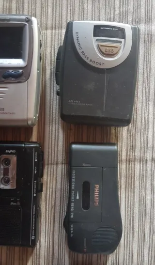 Lote de Electrónica Vintage: TV, Radios, Walkmans