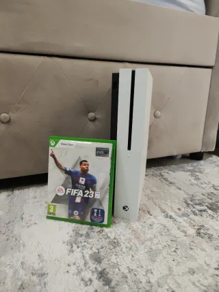 Xbox One S + FIFA 23 + Giochi Digitali