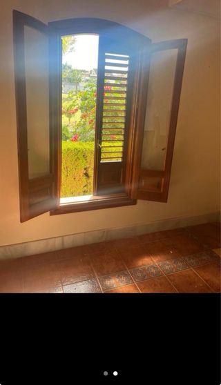 Ventana madera medio punto con mallorquinas