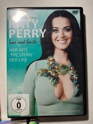 Pack Katy Perry: CDs, DVD, Libro y Accesorios